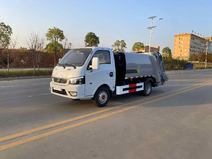東風(fēng)途逸藍牌壓縮式垃圾車